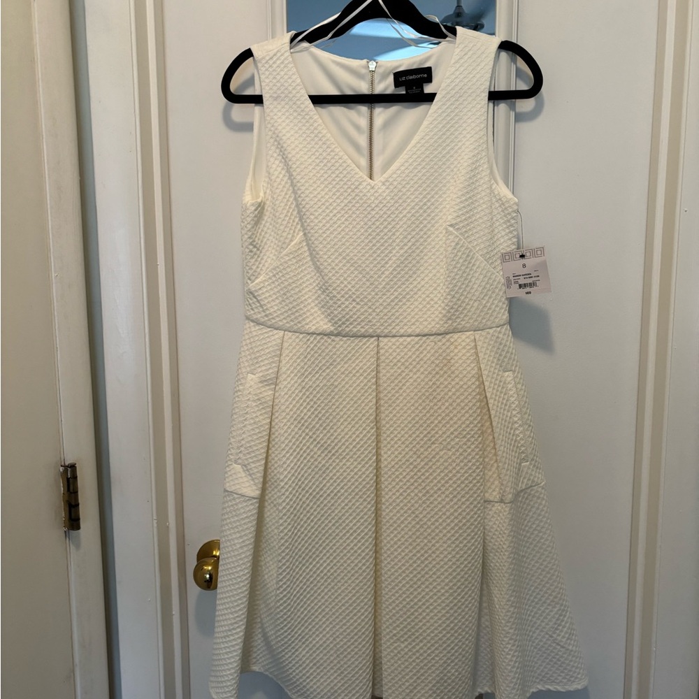 Elegant White Sleeveless Dress